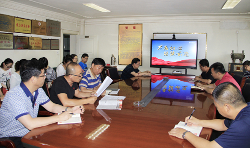 常山北明總部黨員學(xué)習(xí)市委十屆五次全會精神 加快提質(zhì)增效 為建設(shè)現(xiàn)代省會經(jīng)濟強市做出常山貢獻